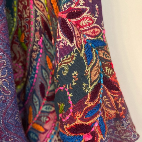 Bok 100% Wool Kimono Jacket Embroidered and Paisley Motif - Picture 4 of 10